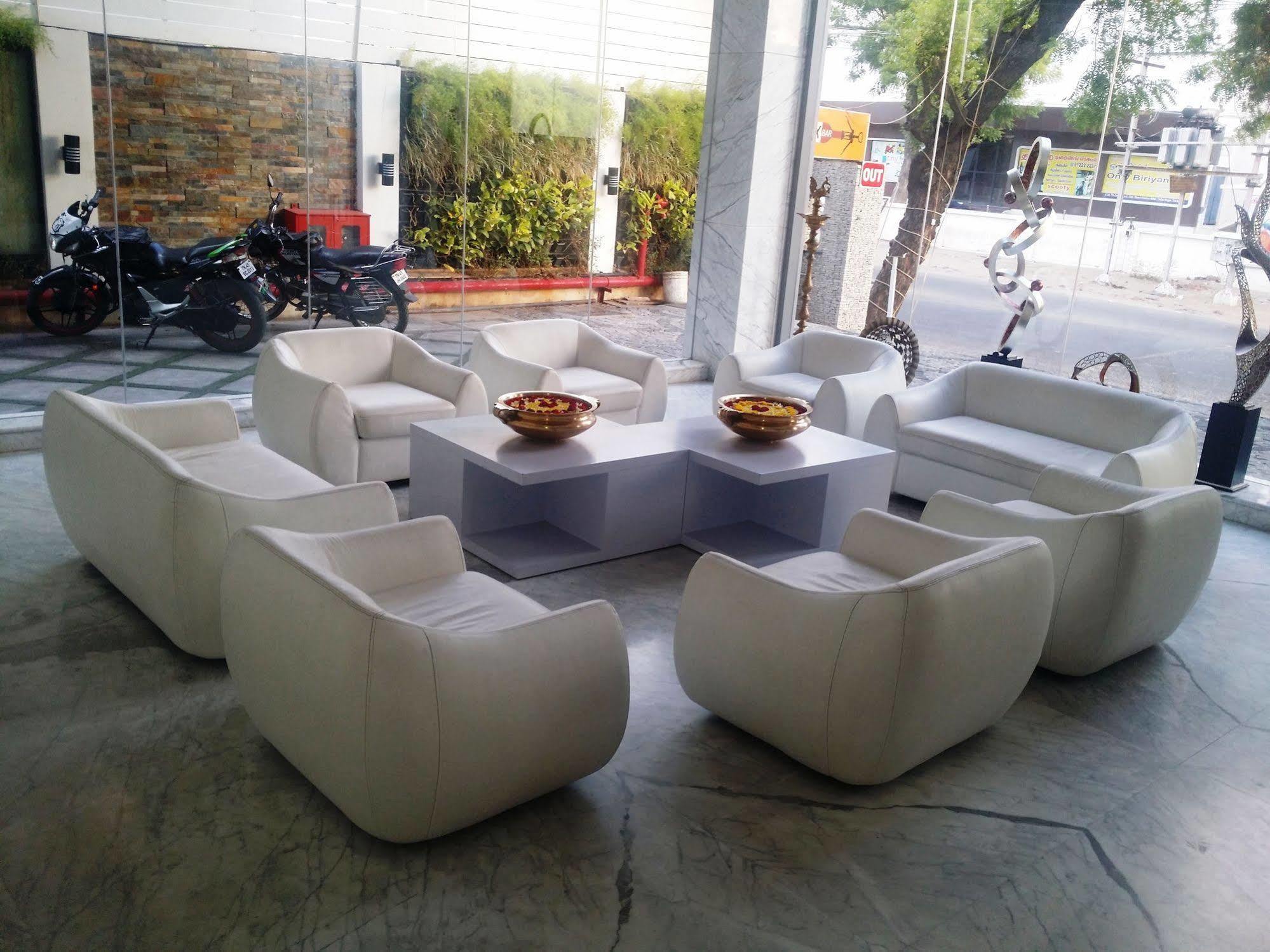 Hotel Oxina Lygon Tiruchirappalli Exterior foto