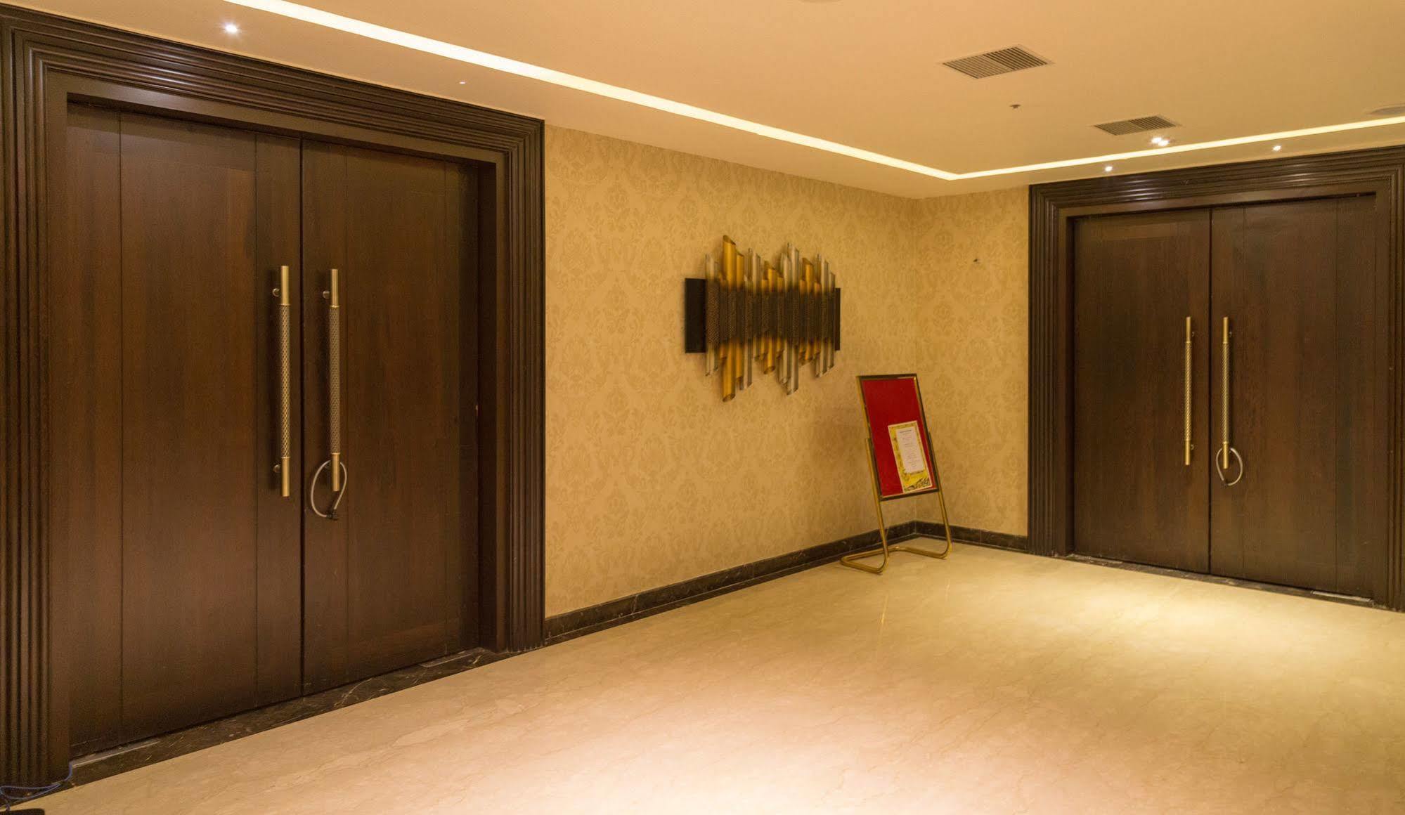 Hotel Oxina Lygon Tiruchirappalli Exterior foto